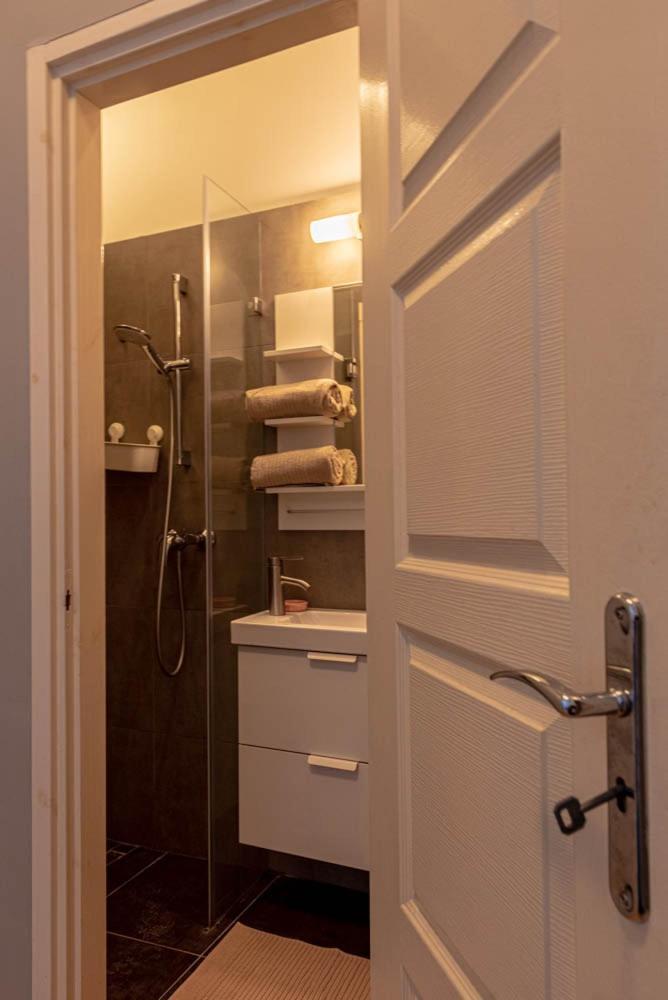 Ferienwohnung Maria Topfive With Free Private Parking Budapest Exterior foto